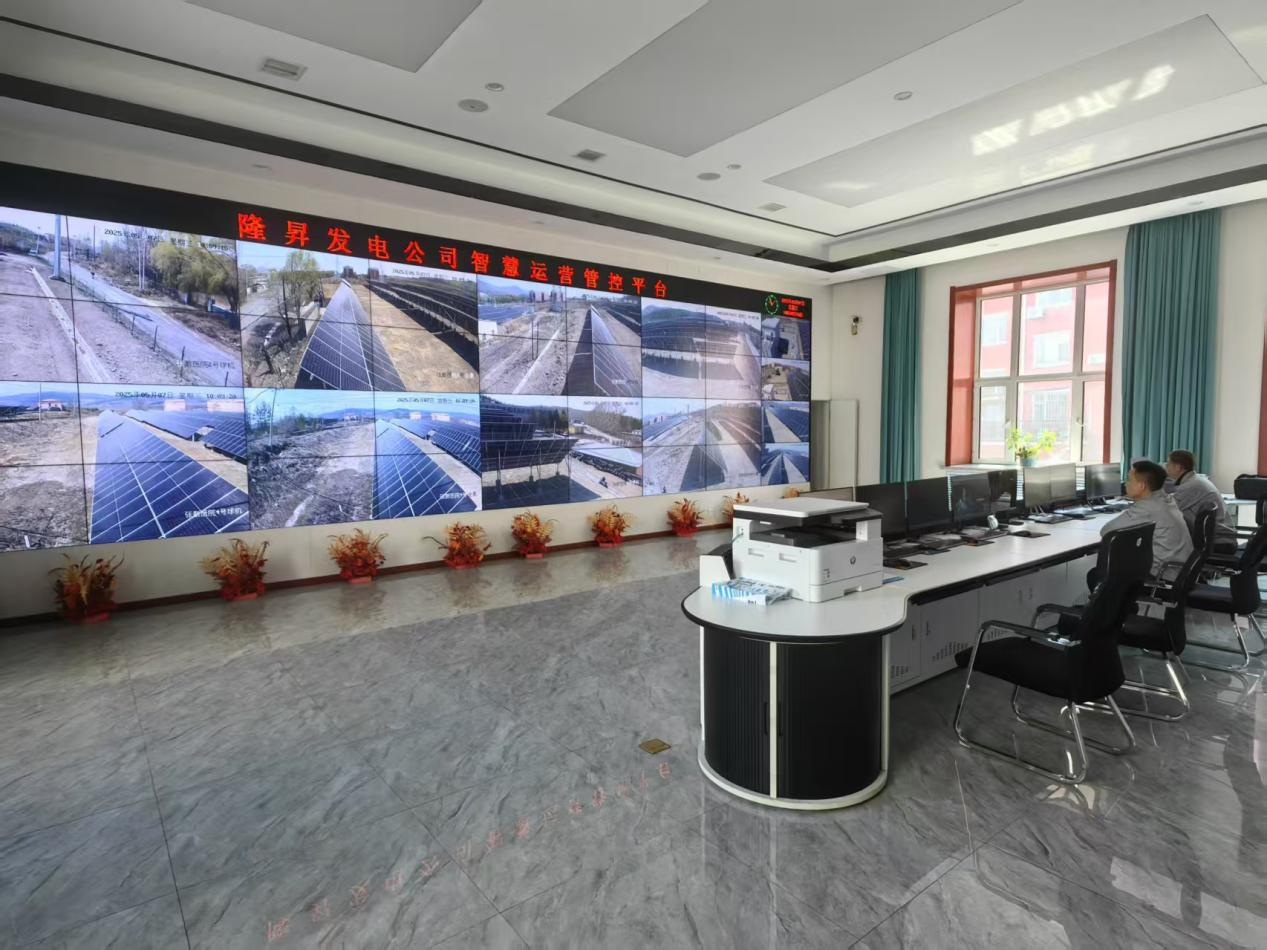 借光生“金” 智能“加持” 龍煤雞西礦業(yè)公司光伏發(fā)電再創(chuàng)新紀錄 借光生“金” 智能“加持” 龍煤雞西礦業(yè)公司光伏發(fā)電再創(chuàng)新紀錄