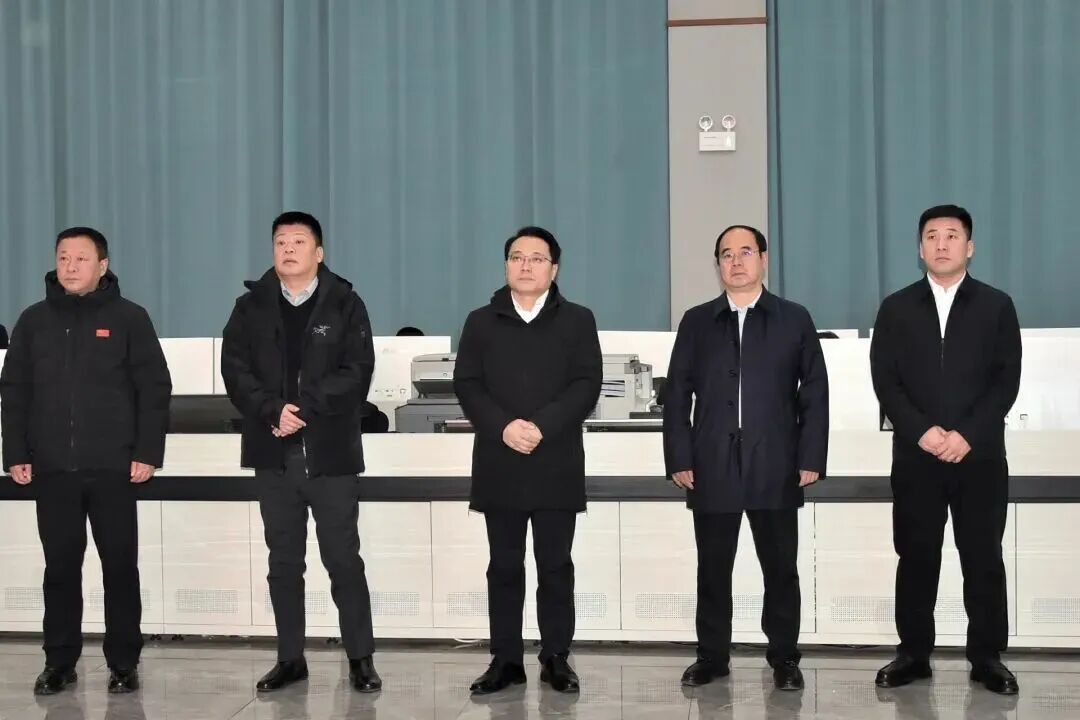 謝志強(qiáng)在我公司調(diào)研檢查工作時(shí)強(qiáng)調(diào)：扛起國(guó)有大型煤炭企業(yè)的使命與擔(dān)當(dāng) 為促進(jìn)地區(qū)高質(zhì)量發(fā)展提供堅(jiān)實(shí)保障 劉賢君 寧忠偉陪同